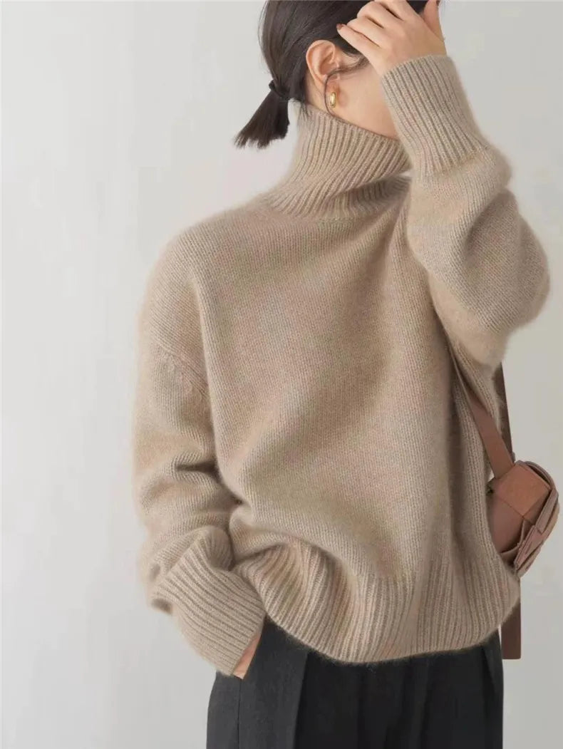 Amber – Elegant Sweater with High Collar for Autumn Days